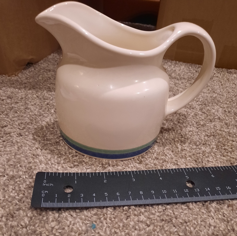 Pfaltzgraff Northwinds 16 oz gravy boat pitcher